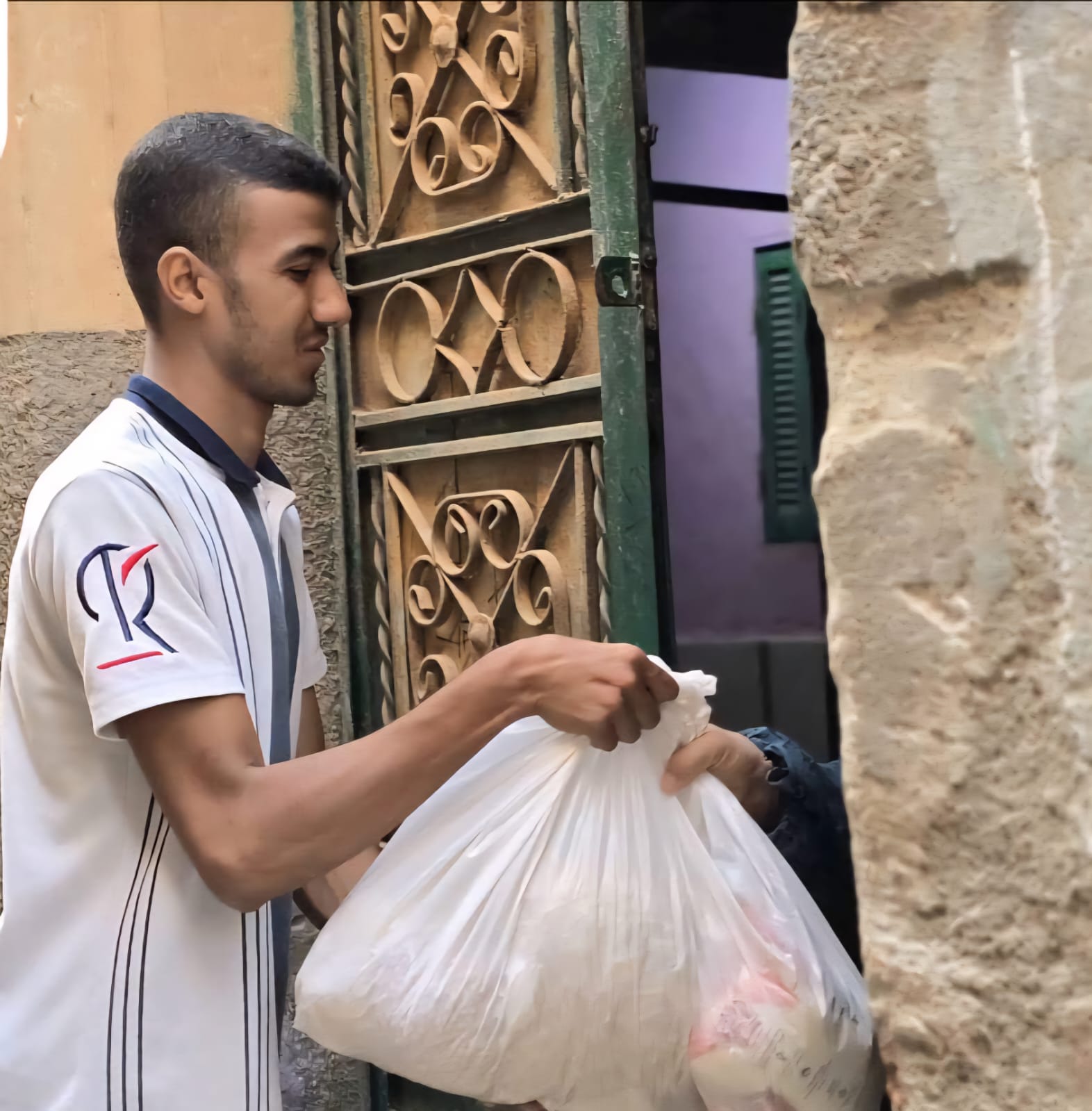 رسالة توزع نحو 1750 شنطة غذائية بمحافظات الجيزة
